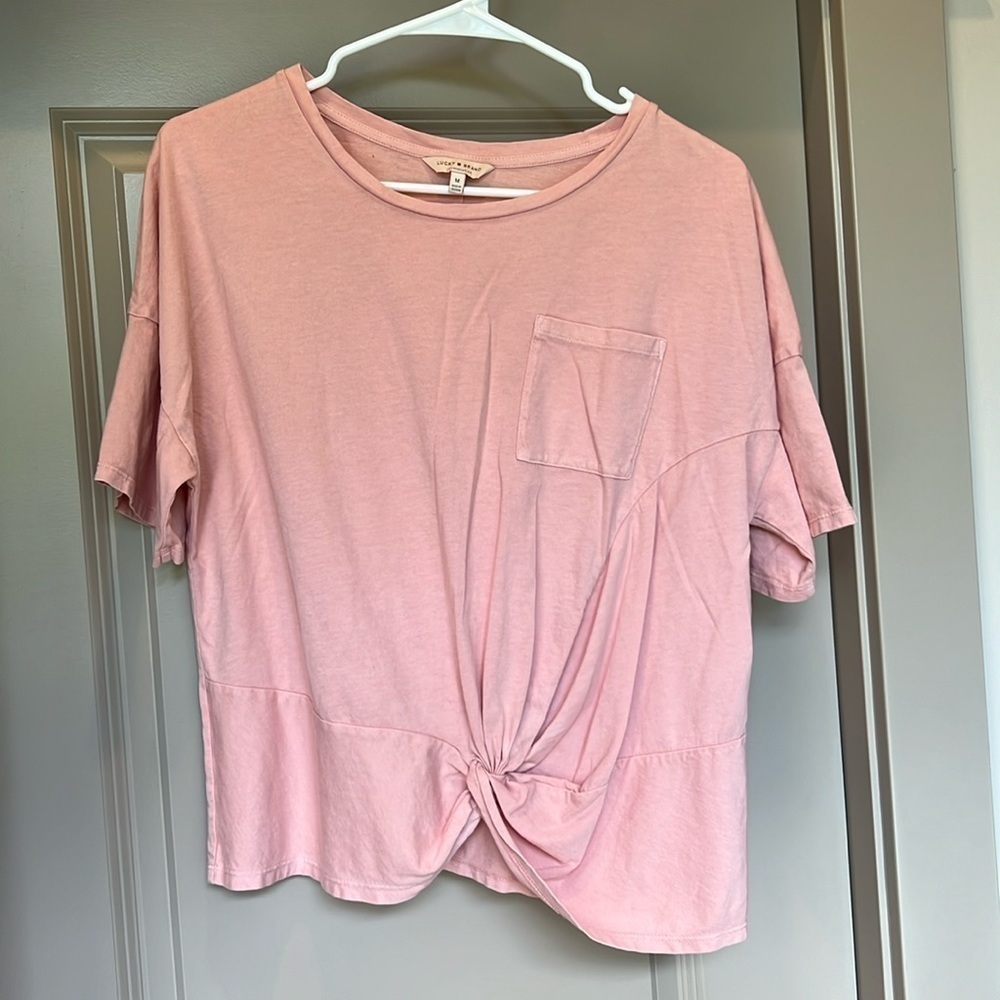 Lucky Brand soft pink cropped t-shirt, cute front twist, women’s sz M